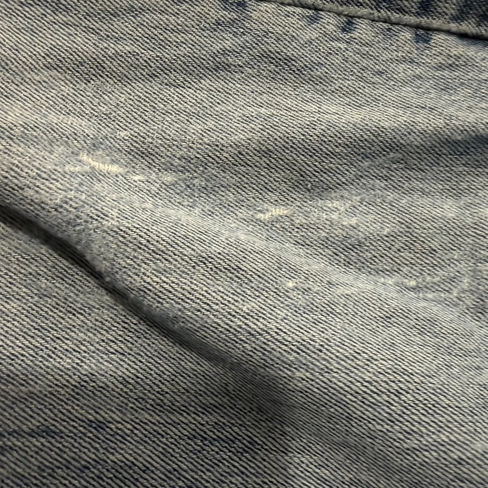 Levi’s 501 Light Wash Distressed Jeans Men’s W35 L32 . Used